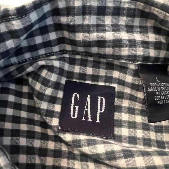 NWT! Gap checkered butting down shirt. Size small - Picture 3 of 8